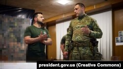 Президент України Володимир Зеленський і командувач Сил спеціальних операцій ЗСУ генерал Віктор Хоренко (праворуч), 29 липня 2023 року