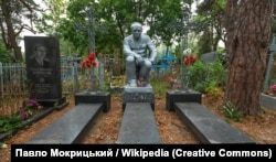 Могила українського поета і перекладача Бориса Тена (1897–1983)