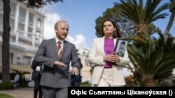 Дзяніс Кучынскі і Сьвятлана Ціханоўская на востраве Капры, Італія