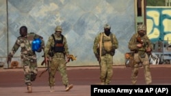 Француз армиясы тараткан бул сүрөттө Малинин түндүгүндө жүргөн "вагнерчилер" чагылдырылган. Сүрөт качан тартылганы белгисиз.