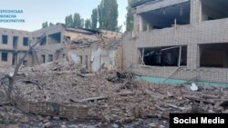 На дитсадок в одному з населених пунктів Бериславського району сьогодні війська РФ скинули дві авіабомби