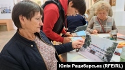 Дружина Сергія Олена також малює рідну для чоловіка шахту