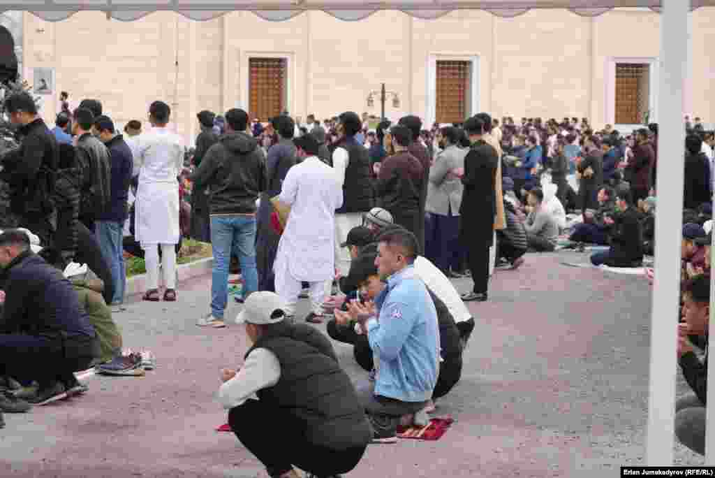 Айт намаз 2020-жылы да коронавирус пандемиясынан улам мечиттерде окулган.&nbsp;