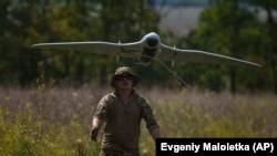  За його словами Олександра Сирського, продовжується робота над масштабуванням досвіду успішного застосування на фронті всіх видів БПЛА.