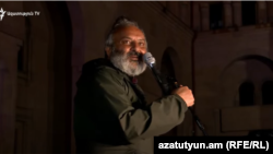 Բագրատ սրբազանը ելույթ է ունենում սուրբ Աննա եկեղեցու բակում, 13-ը մայիսի, 2024թ.