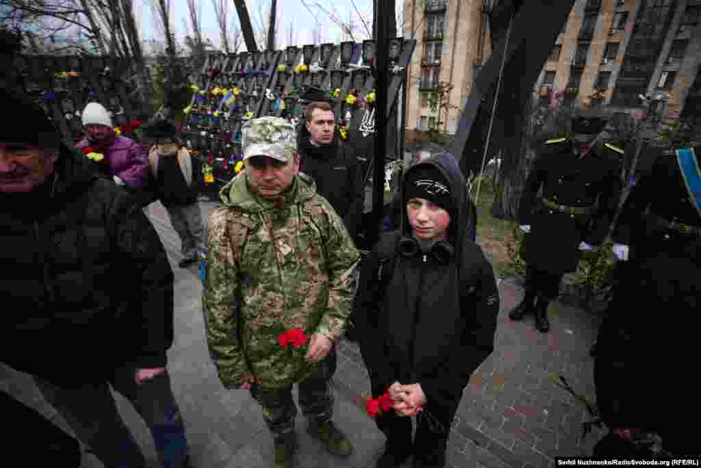 Після панахиди відбулося покладання квітів і запалення лампадок