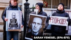 Володимира Путіна у списку санкцій Євросоюзу через убивство Навального немає