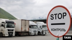 Vehicles waiting for border control on the Russian side of the Upper Lars crossing into Georgia (file photo)