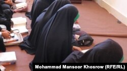 تعداد زیادی از دختران دانش آموز که به مکاتب رفته نمیتوانند به مدارس دینی جذب شده اند