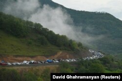 Колона з автотранспортом з біженцями з Нагірного Каорабаху, які втікають до Вірменії. 25 вересня 2023 року