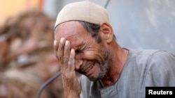 Кырсыктан жакынын жоготкон тургун.