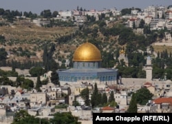 Ժայռի գմբեթը Երուսաղեմի հին քաղաքում։ 1900-ականների սկզբին, ըստ այն ժամանակվա բրիտանական իշխանությունների, սրբավայրի սալիկները «անընդհատ թափվում էին պատերից և հաճախ վաճառքի հանվում»: