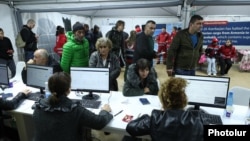 Հայաստան - Տեղահանված արցախցիները Կոռնիձորի կենտրոնում, 26-ը սեպտեմբերի, 2023թ.