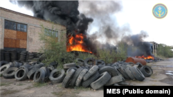 Бишкектеги дөңгөлөк кампадагы өрт. ӨКМ тараткан сүрөт.  2-октябрь, 2023-жыл