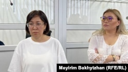 Айгерим Тлеужан (слева) на оглашении приговора по делу о "захвате алматинского аэропорта" во время Январских событий. Алматы, 11 июля 2023 года