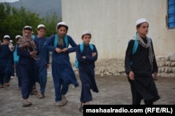 شاگردان یکی از مکاتب ولایت خوست