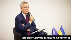 Рішення щодо дозволу Україні завдавати далекобійних ударів по території Росії «залежатиме від окремих союзників», розповів генеральний секретар НАТО Єнс Столтенберг