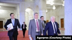 Marian Neacșu, în 2013, în vremea în care alți lideri ai PSD, precum Valeriu Zgonea (centru) sau Viorel Hrebenciuc aveau un cuvânt mai greu de spus în partid.