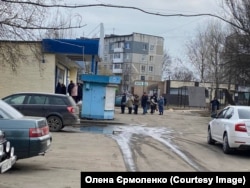 Черги до магазинів та банкоматів у перші дні повномасштабної війни. Покровськ, Донецька область, 2022