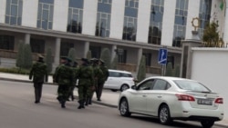 Diňle: Türkmen harbylary ýaragly güýçleriň düzüminden çykmakda kynçylyk çekýärler