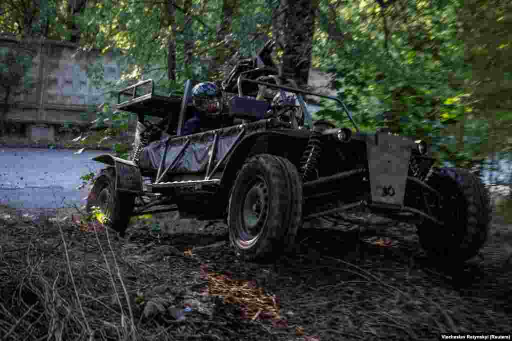 Тестування багі. 12 серпня 2023 року. &laquo;Для кожного завдання є транспортний засіб&raquo;, &ndash; розповідає Володимир. &laquo;Наші багі не можуть їздити з потужністю бронетранспортера. Але вони мобільні, легкі, по них важко поцілити, і їх практично неможливо знищити протитанковою ракетою&raquo;