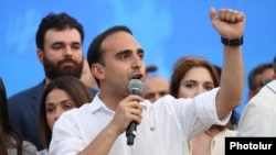 Armenia - The ruling Civil Contract party's mayoral candidate Tigran Avinian speaks during a campaign rally in Yerevan, September 5, 2023.