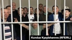 Кемпир-Абад маселесине байланыштуу айыпталып жаткандар. Архивдик сүрөт.