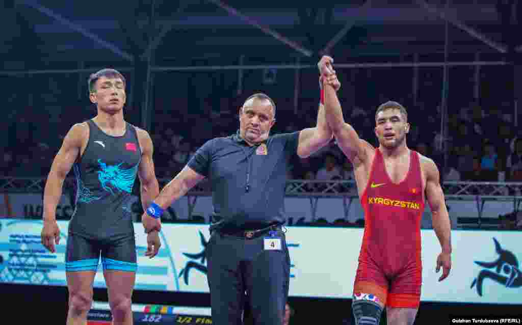 Амантур Исмаилов 26 жашта. Ал дүйнө чемпионатынын (2022, 2023), Азия чемпионатынын (2021) жана Азия оюндарынын (2018) коло медалдарын тагынган. Ислам шериктештиги оюндарынын күмүш байгесинин ээси.