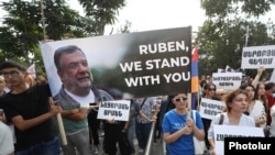 Armenia - People demonstrate in Yerevan in support of Ruben Vardanyan and other Armenian prisoners in Azerbaijan, September 30, 2023.