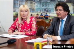 Pe 21 mai, fostul director al Spitalului Județean Timiș, Olimpia Oprea, candidat la consiliul local, a stat alături de candidatul aliantei PSD-PNL la primaria municipiului Timisoara - Nicolae Robu.