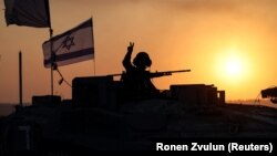 Ysraýyl-palestin dawalarynyň özeninde iki döwlet çözgüdi, Ysraýylyň ilatly ýerleri, Iýerusalimiň durumy we bosgunlar bar. 