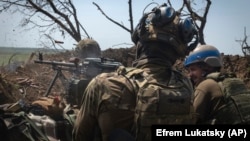 Kiýew ukrain goragçylarynyň Bahmut şäherinde Russiýanyň güýçlerine basyş görkezýändigini aýtdy.