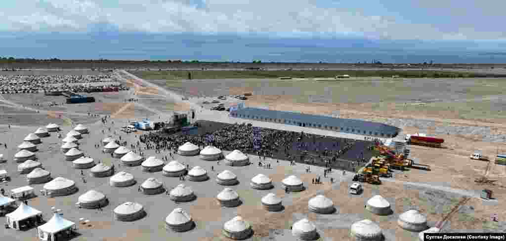 30-июнь. Ысык-Көлдө &ldquo;Асман&rdquo; шаарынын курулушуна капсула салуу салтанаты. Бул акылдуу шаар 500 миң кишиге ылайыкталары айтылган.&nbsp;&quot;Асман&quot; шаарын куруу - Садыр Жапаров президенттикке келгенден бери убадалап келген долбоорлорунун бири.