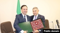 Тарих институты мөдире Радик Салихов һәм Татарстан фәннәр академиясе президенты Рифкать Миңнеханов