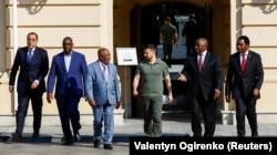 Владимир Зеленский и лидеры пяти африканских стран, второй справа – Сирил Рамафоса