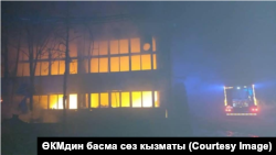 "Голден Магнат" ишканасынын кампаcын өрт каптаган учур. 2023-жылдын 4-июнуна  оогон маал. 