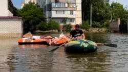 Ukrainian Volunteers Brave Flooded Streets To Support Remaining Kherson Residents
