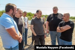 Мустафа Найєм (справа) і Олександр Кубраков, колишній віцепрем'єр-міністр з відновлення України, міністр розвитку громад, територій та інфраструктури