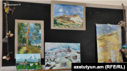 Մինչև 2020 թվականի պատերազմը Արցախի դպրոցներում աշխատում էր մոտ 4000 ուսուցիչ, Հայաստանում աշխատանքի անցնելու համար առայժմ գրանցվել են նրանցից մոտ 1500-ը։