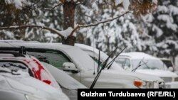 Кышкы Бишкек. Иллюстративдик сүрөт.