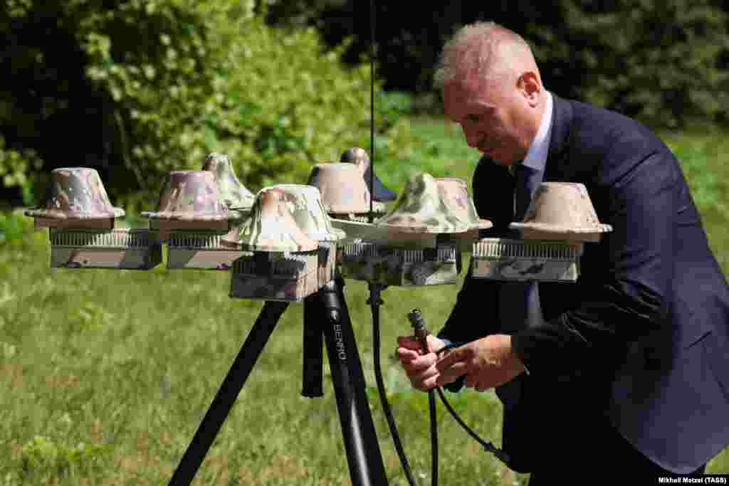 Система противодействия дронам, установленная на треноге. Ее продемонстрировали в Москве в июне 2023 года &nbsp;