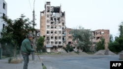 Із 2023 року російська влада впровадила жорстку паспортизацію на захоплених територіях. На фото: окупований Маріуполь, червень 2023 року 