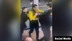 Жаныбек Абировдун мушташка катышкан учуру камерага түшүп калган. 