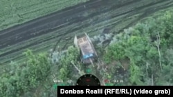 Російський «танк-сарай» з захисним металевим каркасом від FPV-дронів