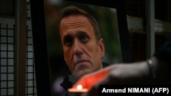 Алексей Навальныйдын сөөгү ал каза болду дегенден кийин тогуз күндөн кийин туугандарына берилди.