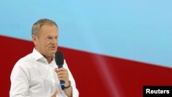 Лідер головної опозиційної партії Польщі «Громадянська платформа» (PO) Дональд Туск виступає з промовою під час з’їзду партії «Громадянська платформа» в Тарнові, Польща, 9 вересня 2023 р.