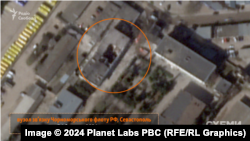 Супутниковий знімок наслідків ракетного удару по вузлу зв’язку Чорноморського флоту РФ у Севастополі Супутник Planet Labs зафіксував, що внаслідок ракетних ударів Збройних сил України була уражена одна з будівель по вулиці Рудневій у місті Севастополь