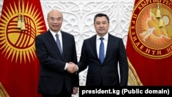 Лю Гочжун менен Садыр Жапаров. 18-май, 2024-жыл.