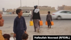 خشکسالی در ولایت نیمروز و سرگردانی خانواده ها برای یافتن آب آشامیدنی 