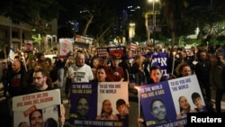 Барымтадагыларды бошотуу талабы менен чыккан израилдиктер. 